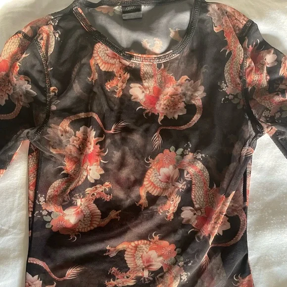 Urban outfitter dragon mesh size small ✨ - Picture 4 of 6